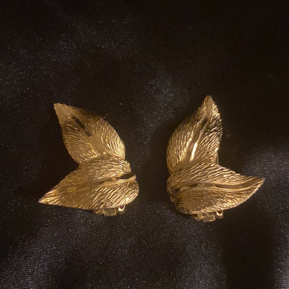 HOBÉ Clip on vintage earrings goldtone